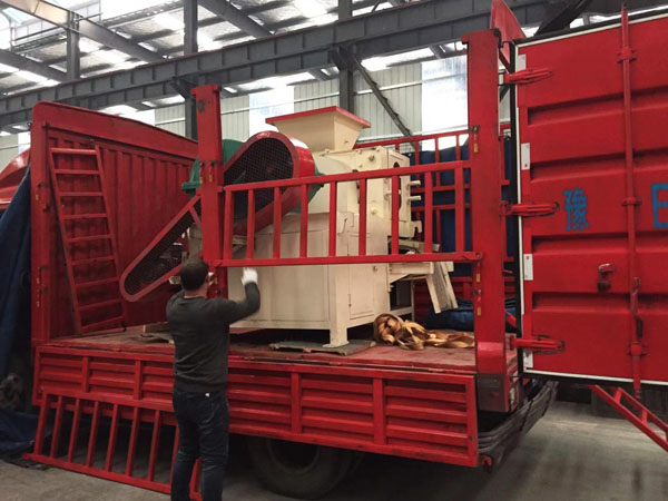 優(yōu)聚澤耀礦粉壓球機(jī)發(fā)往丹陽(yáng)忠華特鋼